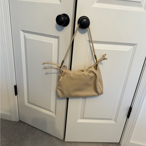 NWT Anthropologie Faux Leather Scrunch Bag - Picture 4 of 9